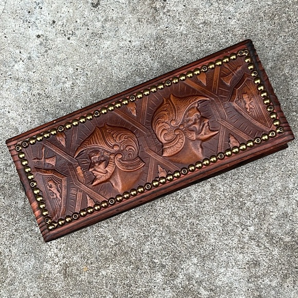 Vintage wood and carved leather dresser jewelry box - Picture 15 of 16